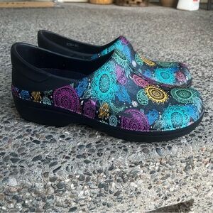 Crocs Clogs Dual Comfort Neria Pro II Women 11 Slip On Paisley Sunburst NWOT